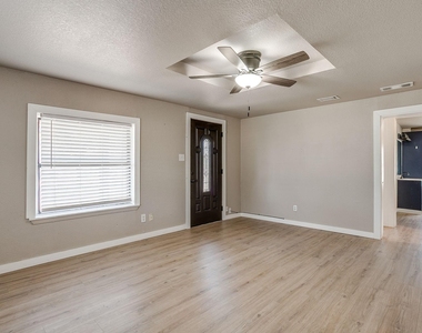 913 Jameson Street - Photo Thumbnail 6