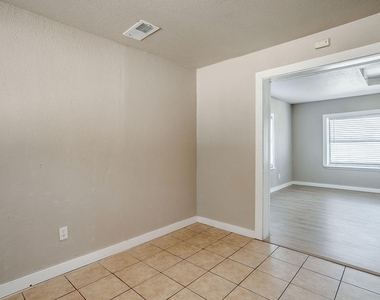913 Jameson Street - Photo Thumbnail 16