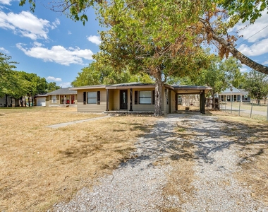 913 Jameson Street - Photo Thumbnail 11