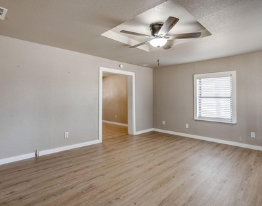 913 Jameson Street - Photo Thumbnail 4