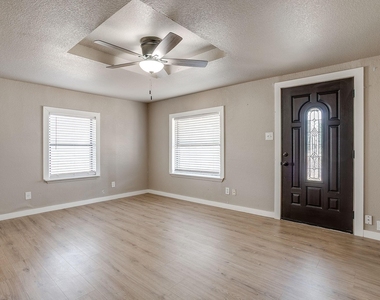 913 Jameson Street - Photo Thumbnail 5