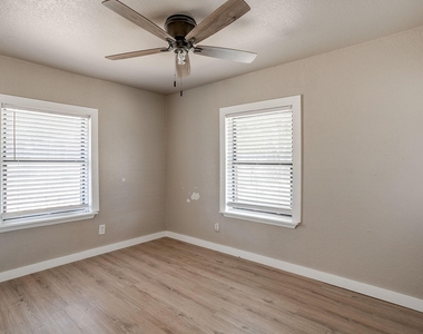 913 Jameson Street - Photo Thumbnail 23