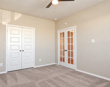 3211 Buffalo Creek Circle - Photo Thumbnail 8