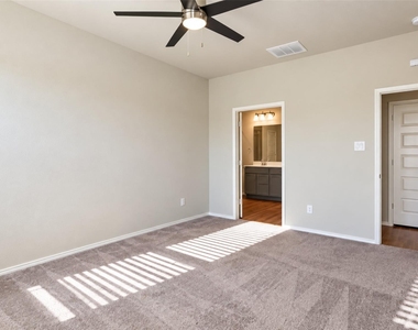 3211 Buffalo Creek Circle - Photo Thumbnail 14
