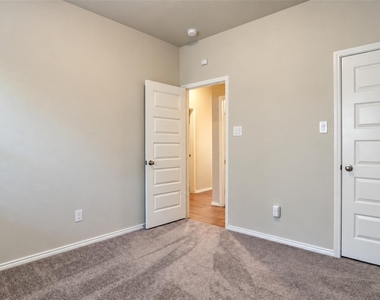 3211 Buffalo Creek Circle - Photo Thumbnail 11