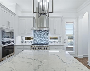 163 Summit Avenue - Photo Thumbnail 12