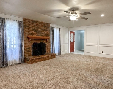 407 Shoretrail Drive - Photo Thumbnail 4