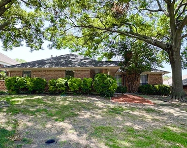 407 Shoretrail Drive - Photo Thumbnail 1