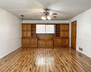 407 Shoretrail Drive - Photo Thumbnail 9