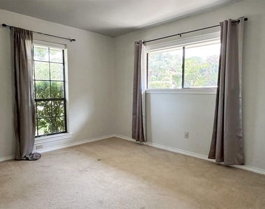 407 Shoretrail Drive - Photo Thumbnail 12
