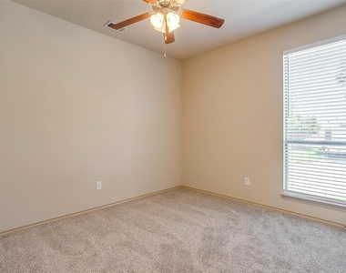 1136 Roping Reins Way - Photo Thumbnail 17