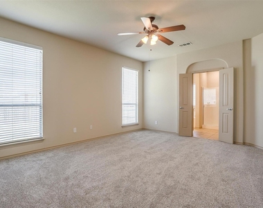 1136 Roping Reins Way - Photo Thumbnail 12