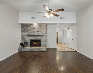 921 Harvest Glen Drive - Photo Thumbnail 11