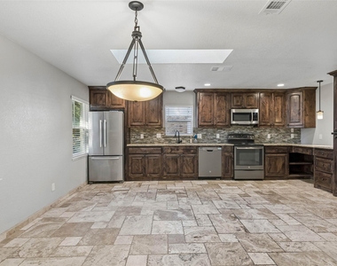 921 Harvest Glen Drive - Photo Thumbnail 5