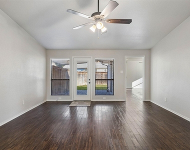 921 Harvest Glen Drive - Photo Thumbnail 13