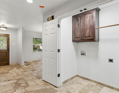 921 Harvest Glen Drive - Photo Thumbnail 8