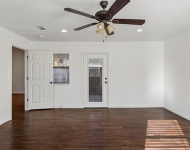 921 Harvest Glen Drive - Photo Thumbnail 14