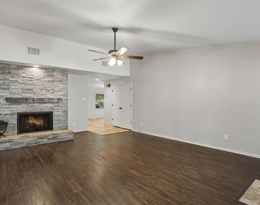 921 Harvest Glen Drive - Photo Thumbnail 9