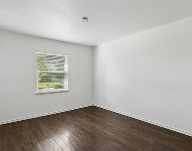 921 Harvest Glen Drive - Photo Thumbnail 25