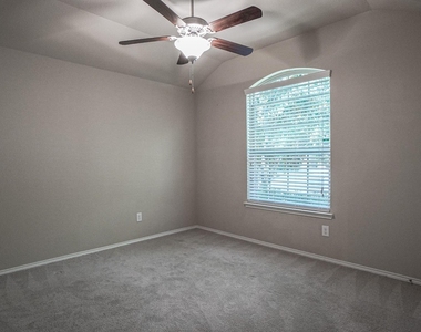 239 Oxford Drive - Photo Thumbnail 22
