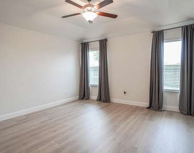 239 Oxford Drive - Photo Thumbnail 15