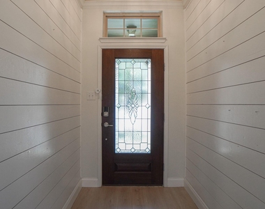 239 Oxford Drive - Photo Thumbnail 3