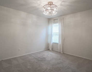 239 Oxford Drive - Photo Thumbnail 24