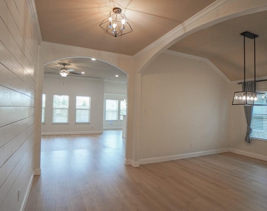 239 Oxford Drive - Photo Thumbnail 6