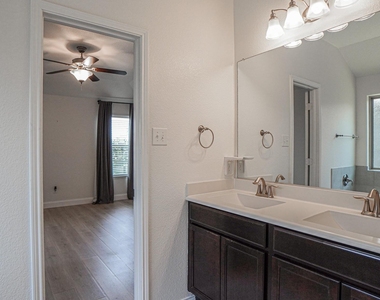 239 Oxford Drive - Photo Thumbnail 18