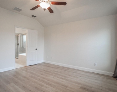 239 Oxford Drive - Photo Thumbnail 16