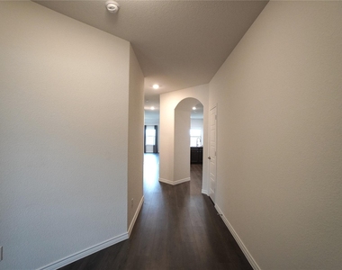 476 Declaration Way - Photo Thumbnail 3