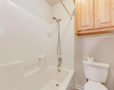 220 Hollywood Drive - Photo Thumbnail 13