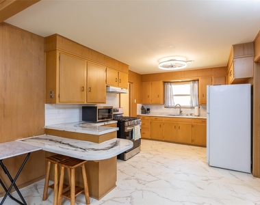 2609 Madison Avenue - Photo Thumbnail 7