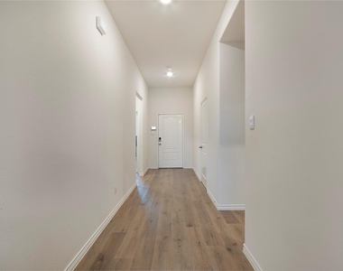 3102 Moccasin Lane - Photo Thumbnail 4