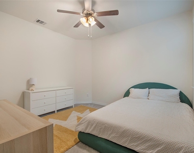 3102 Moccasin Lane - Photo Thumbnail 7