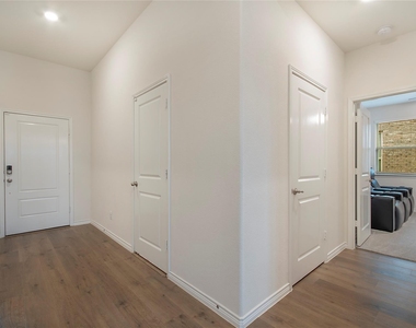3102 Moccasin Lane - Photo Thumbnail 5
