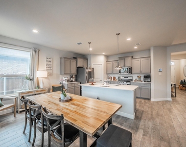 737 Blackhorse Trail - Photo Thumbnail 22