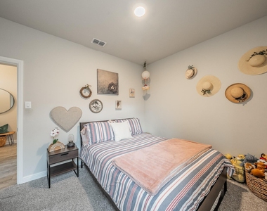 737 Blackhorse Trail - Photo Thumbnail 7