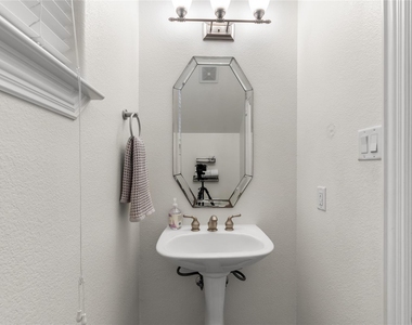 5639 Ellsworth Avenue - Photo Thumbnail 24