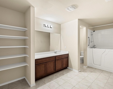 1547 Meadowlake Drive - Photo Thumbnail 15