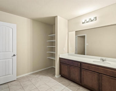 1547 Meadowlake Drive - Photo Thumbnail 16