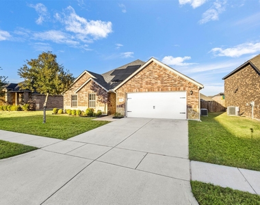 1547 Meadowlake Drive - Photo Thumbnail 2