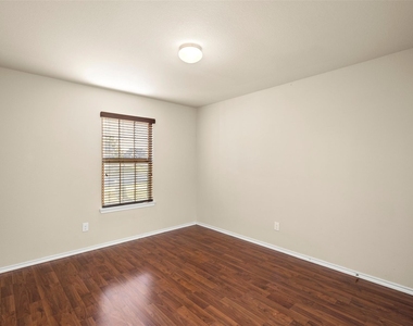 1547 Meadowlake Drive - Photo Thumbnail 18