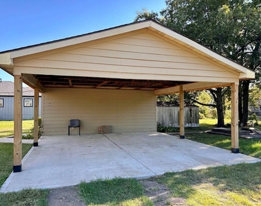 1120 N Ross Avenue - Photo Thumbnail 1