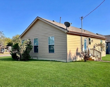 1120 N Ross Avenue - Photo Thumbnail 12