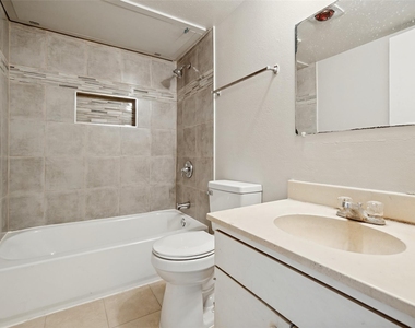 11916 Leisure Drive - Photo Thumbnail 6