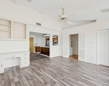 11916 Leisure Drive - Photo Thumbnail 5