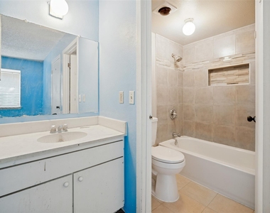 11916 Leisure Drive - Photo Thumbnail 12