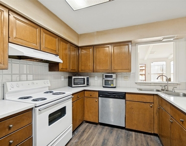 11916 Leisure Drive - Photo Thumbnail 4