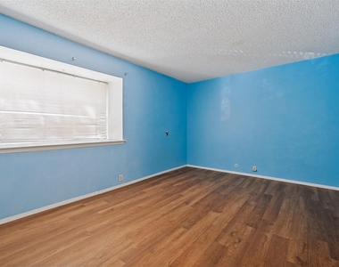 11916 Leisure Drive - Photo Thumbnail 9
